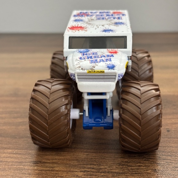 MONSTER JAM Spin Master SML  ICE CREAM MAN 58701 1:64 Die-cast Monster Truck - Picture 3 of 7